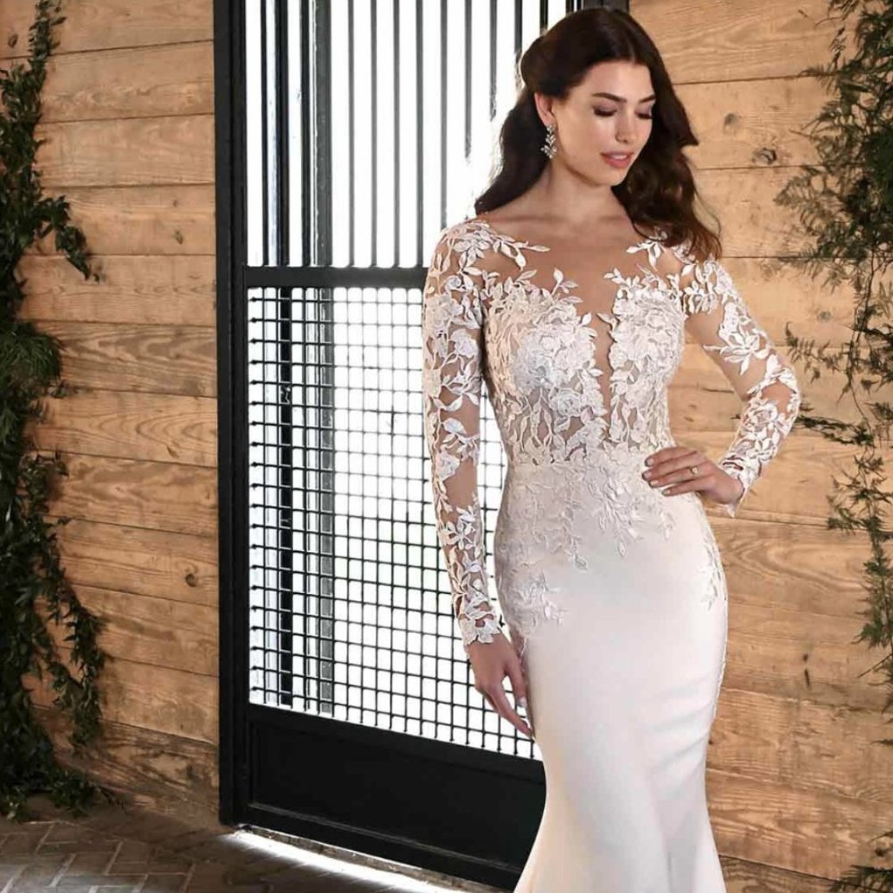 Essence of Australia Wedding Dress, never worn/altered